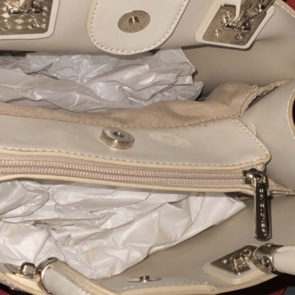 Handbag - Picture 4 of 10